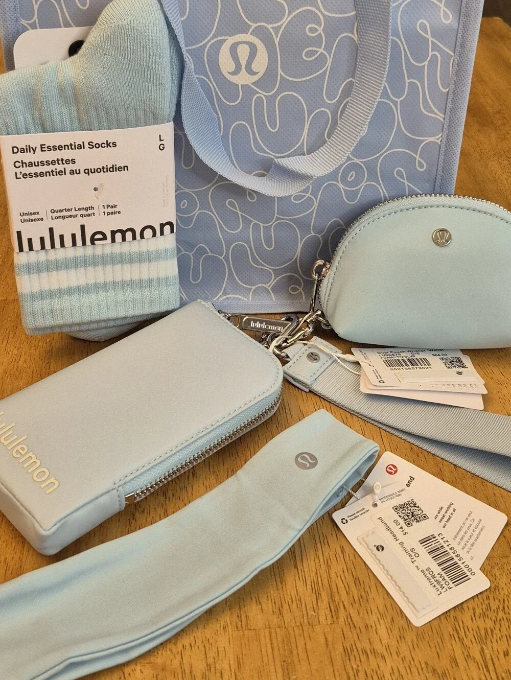 Lululemon SET Foam Cloud Blue Wristlet Wallet Socks Headband & Reusable Gift Bag